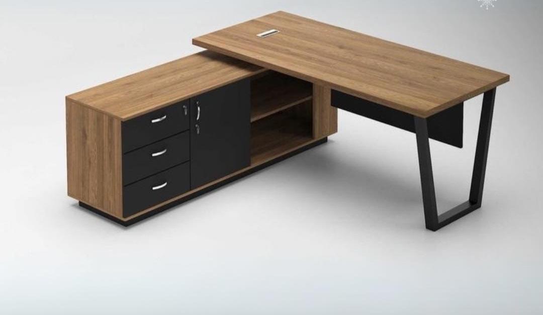 Desk – Brown and Black, 160 x 80 x 160 cm | DK31